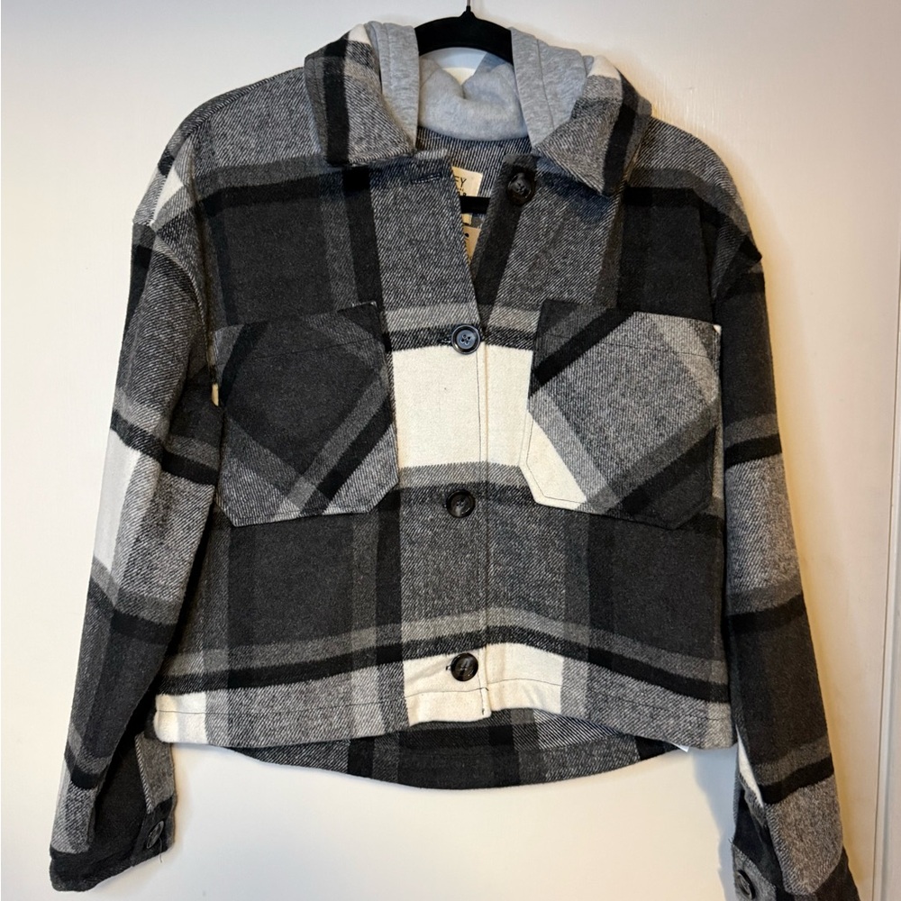 NWT- Plaid Button-Front Shacket Jacket in Black & White
